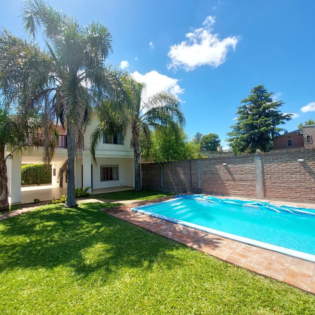 Casa de 3 Dorm. en Venta en Pueblo Esther! 1