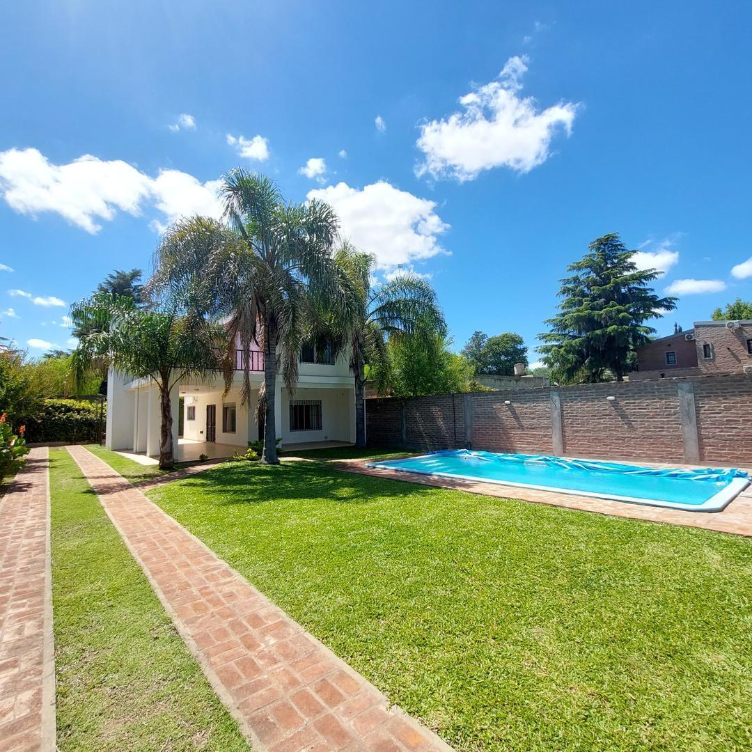 Casa de 3 Dorm. en Venta en Pueblo Esther! 2