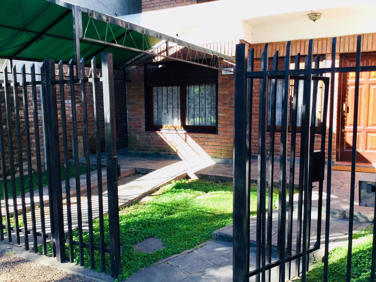Casa venta cuatro ambientes - Ituzaingó
