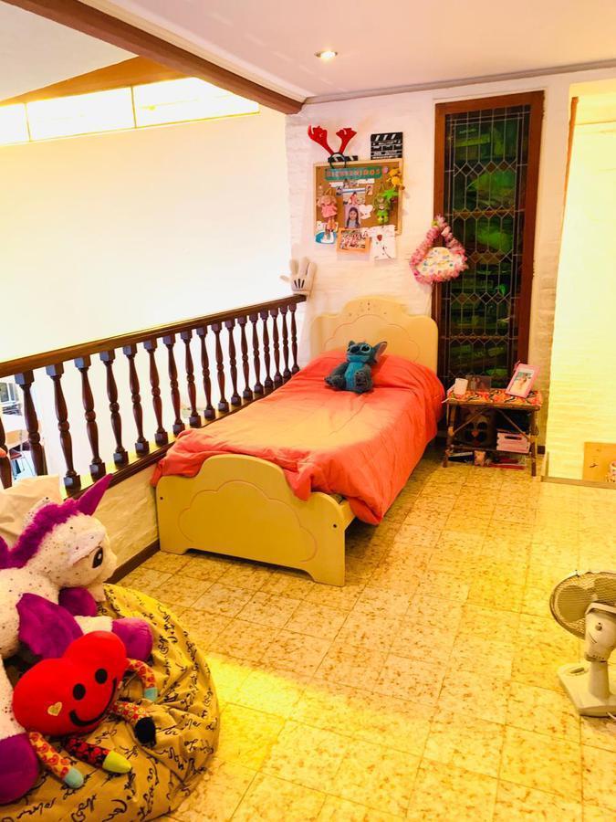 VENTA CASA CASTELAR 4 AMBIENTES