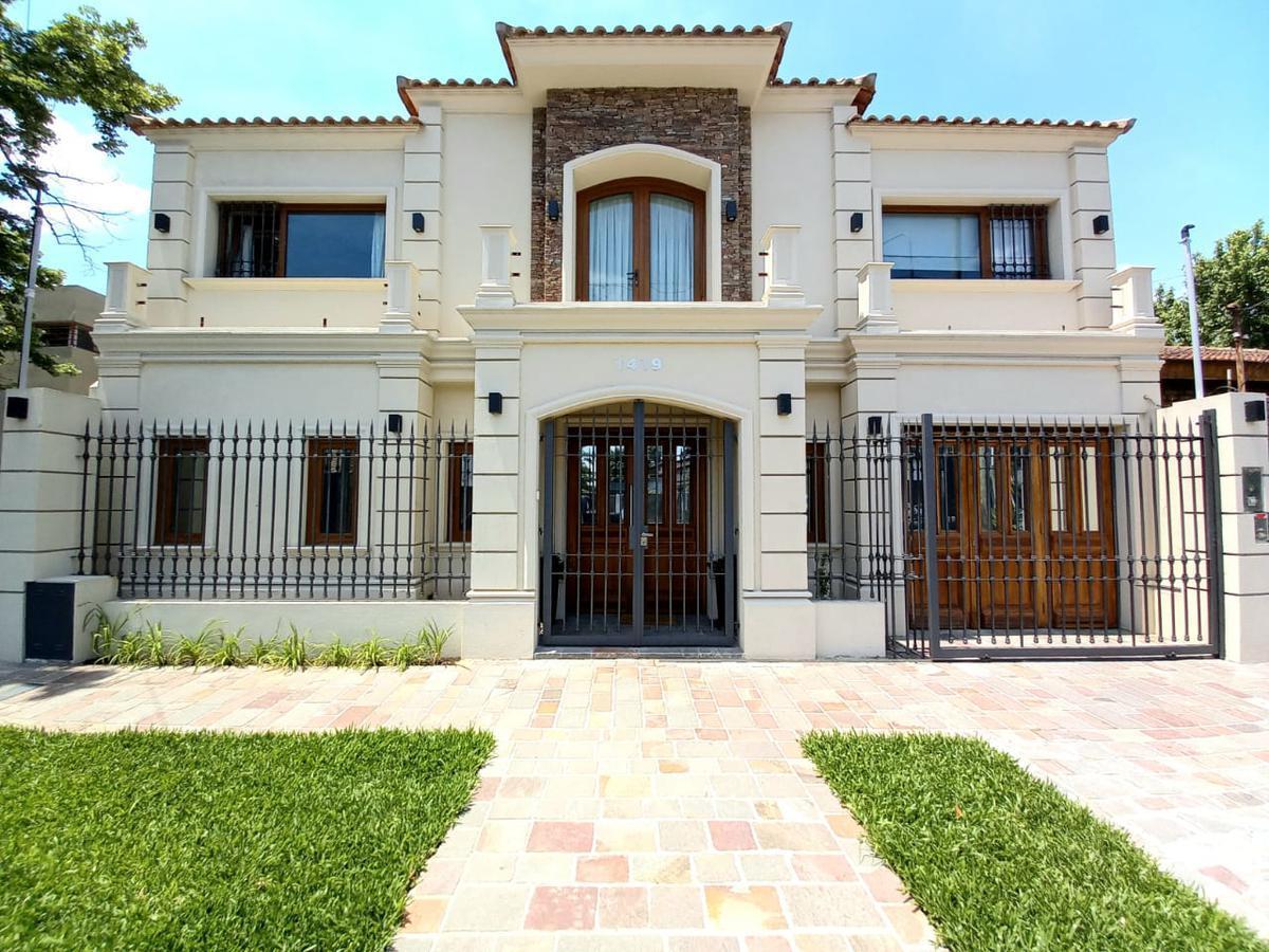 CASA VENTA CINCO AMBIENTES CASTELAR
