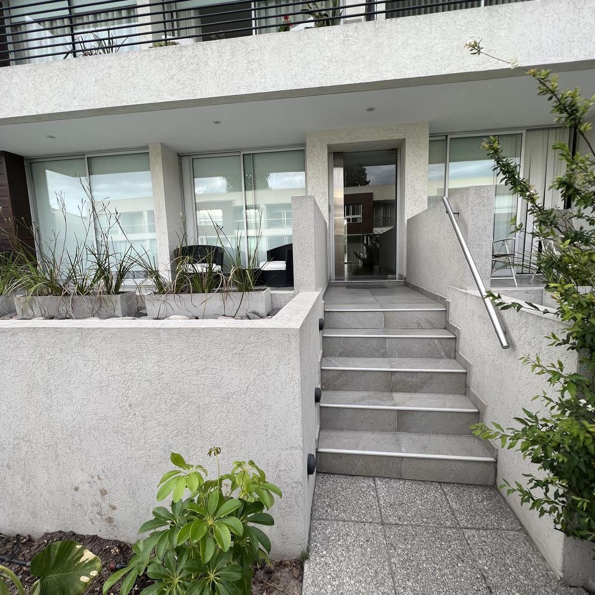 VENTA DEPARTAMENTO EN COMPLEJO 3 AMBIENTES CON COCHERA EN ITUZAINGÓ NORTE