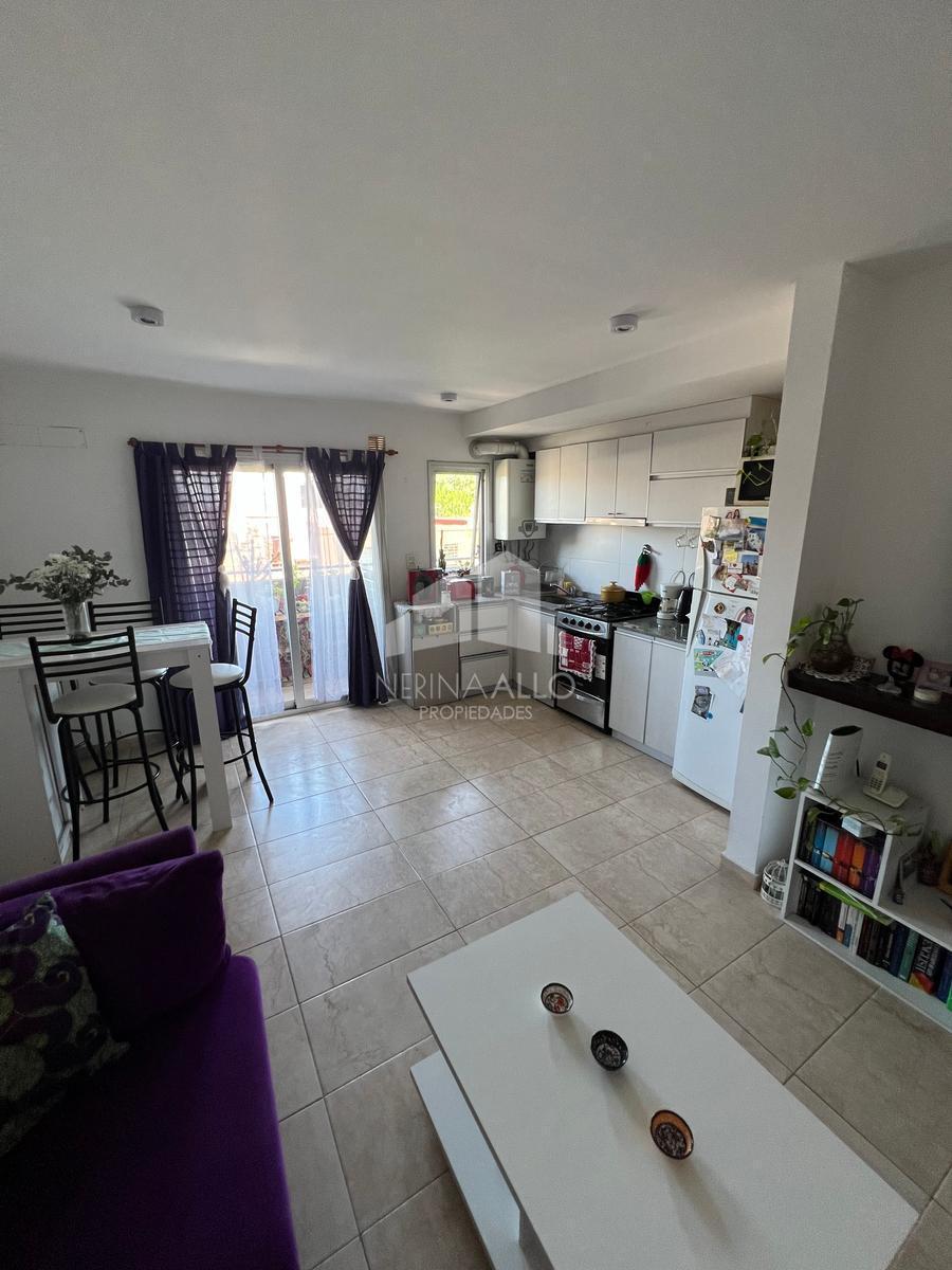 Foto de VENTA DEPARTAMENTO DOS AMBIENTES CASTELAR SUR, imagen 2