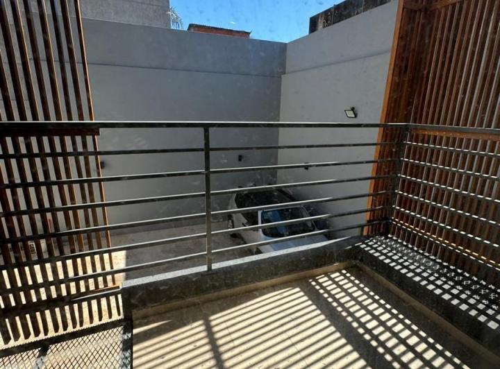 VENTA DE DEPARTAMENTO 2 AMB MORON 4