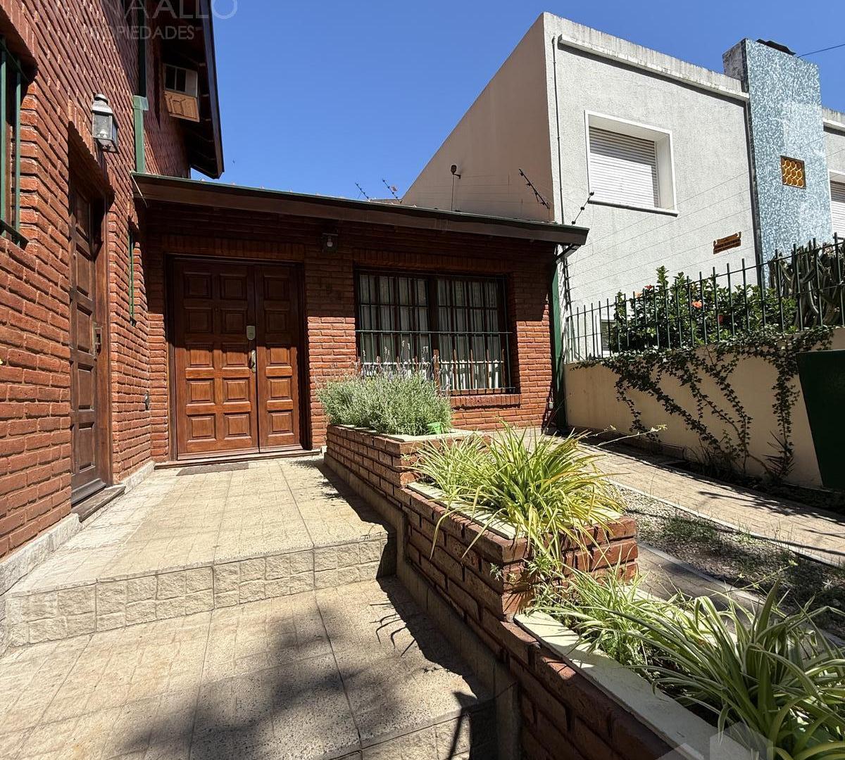 VENTA CASA CHALET 5 AMBIENTES CASTELAR SUR MORON
