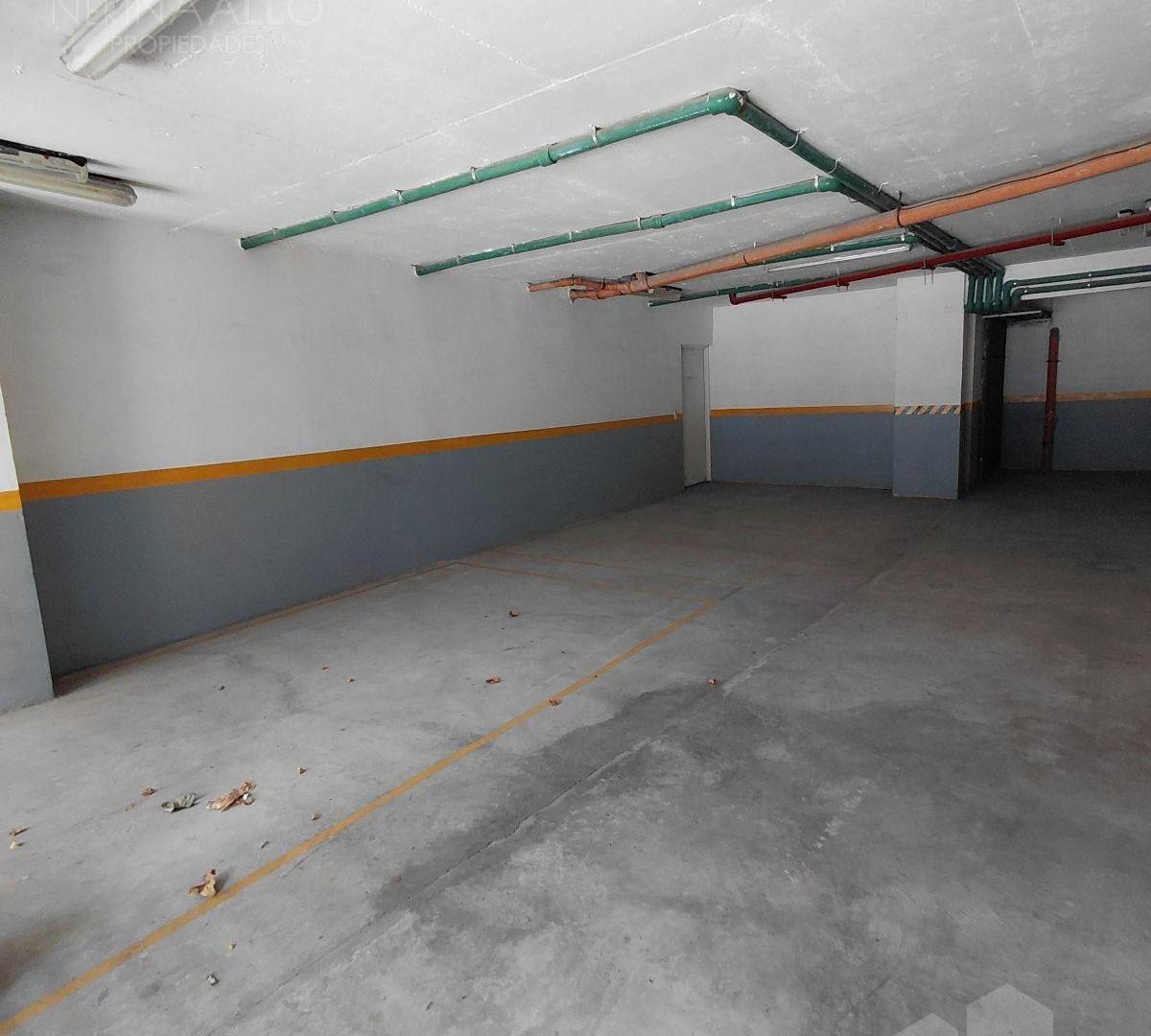 Foto de VENTA Tres Cocheras con entrada independiente por porton automatico, imagen 4