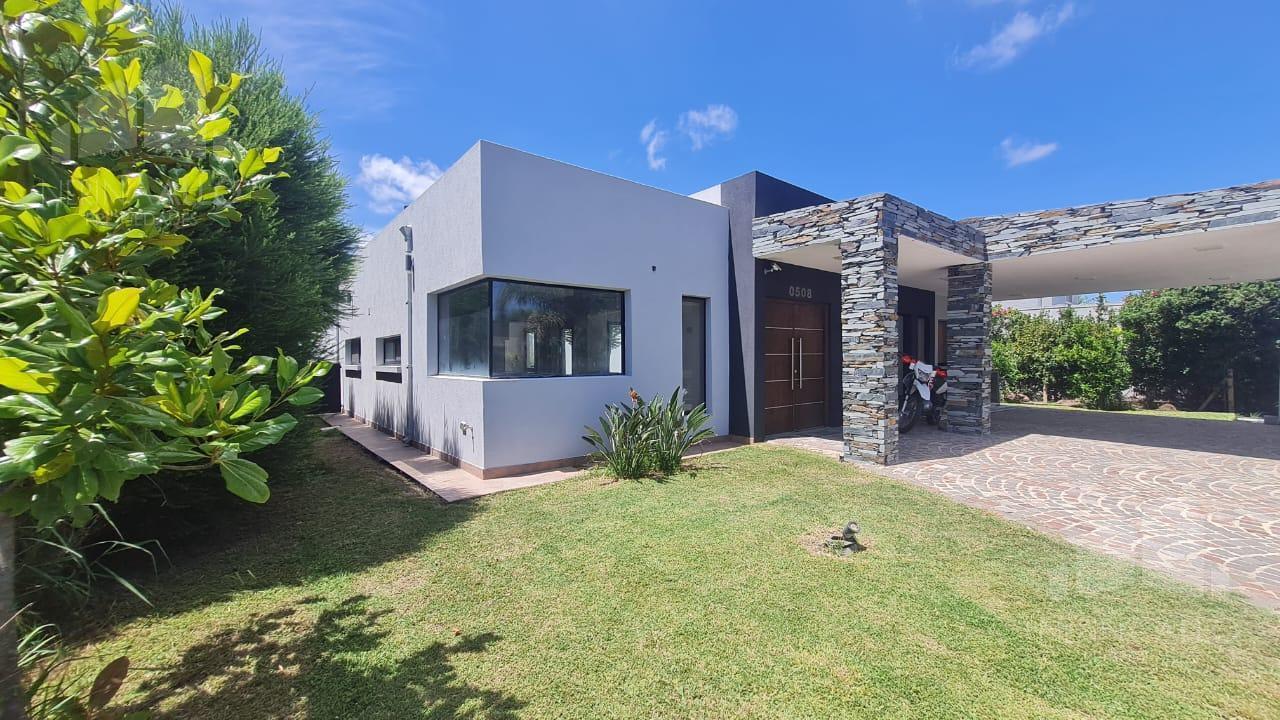 Venta Casa 4 Ambientes en Barrio Club De Campo Santa Rita Canning San Vicente