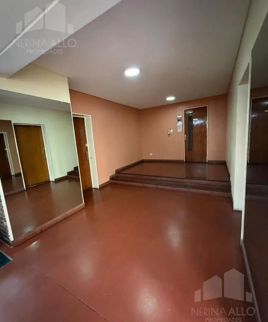 Venta Oficina 5 Ambientes en Moron Centro 2