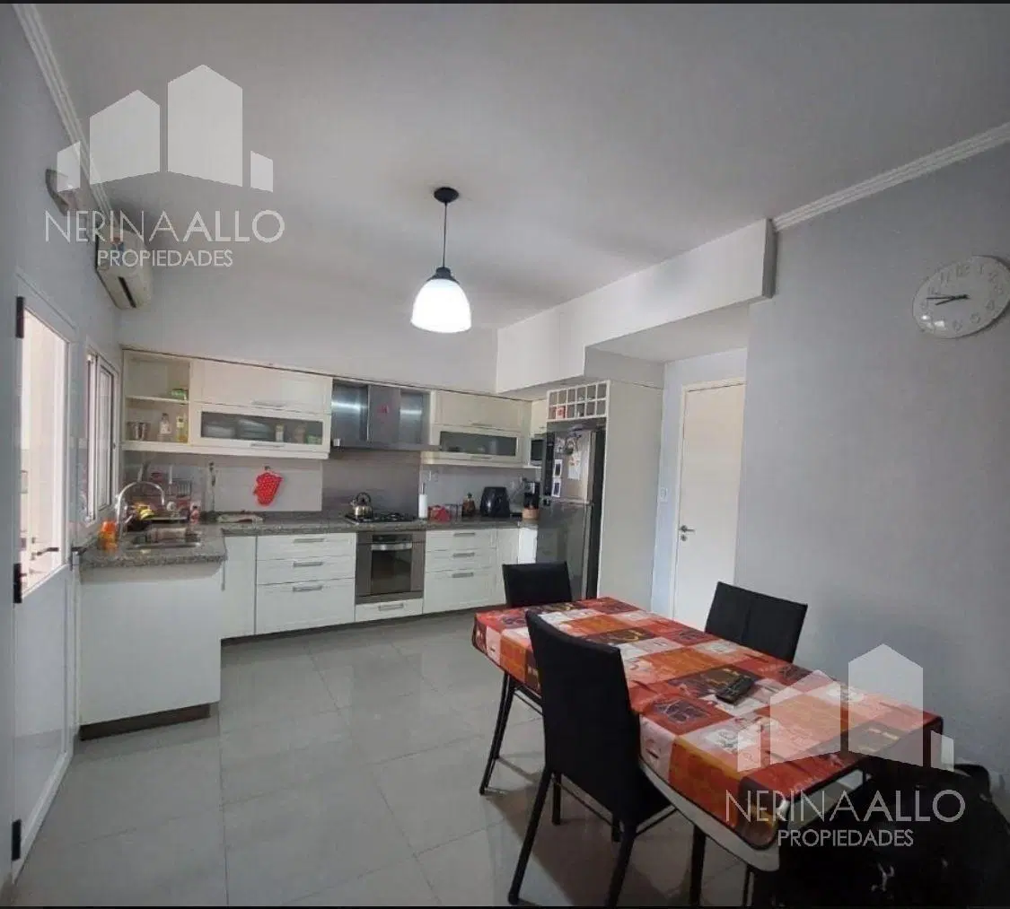 VENTA CASA 3 AMBIENTES CASTELAR NORTE PILETA 4