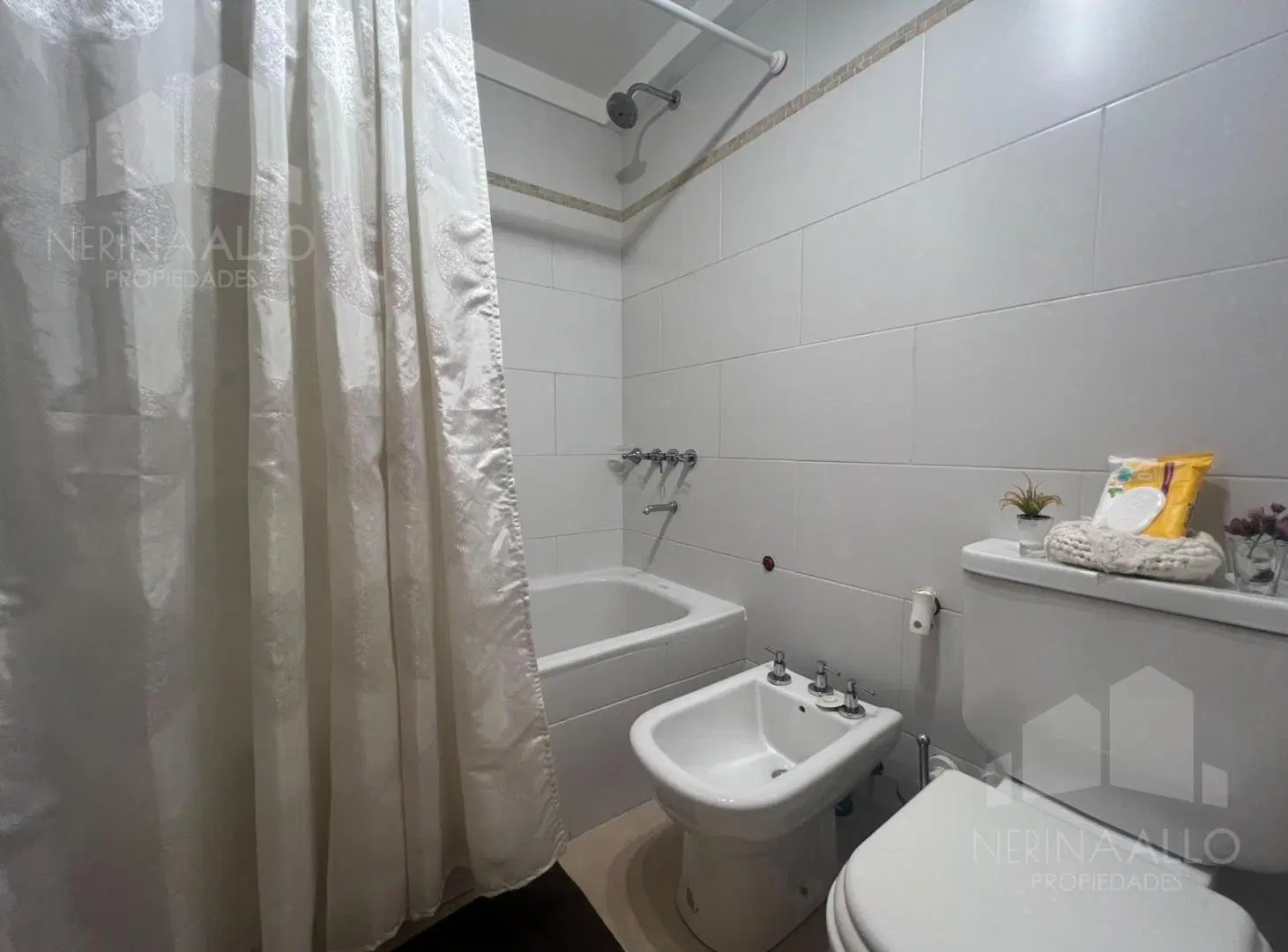 Venta Departamento 3 Ambientes Con 3 Cocheras en Ituzaingo Norte 4