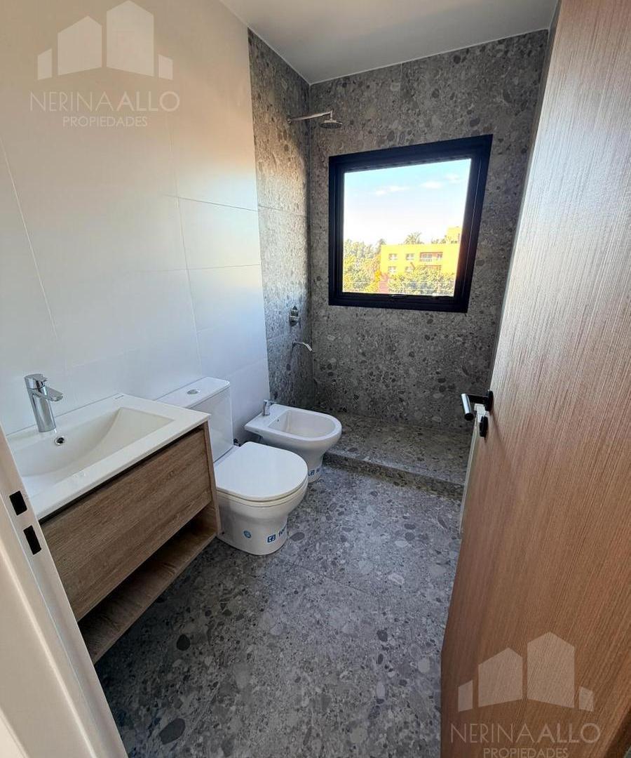 Venta Departamento 4 Ambientes Con Terraza y Cochera en Ituzaingo Norte