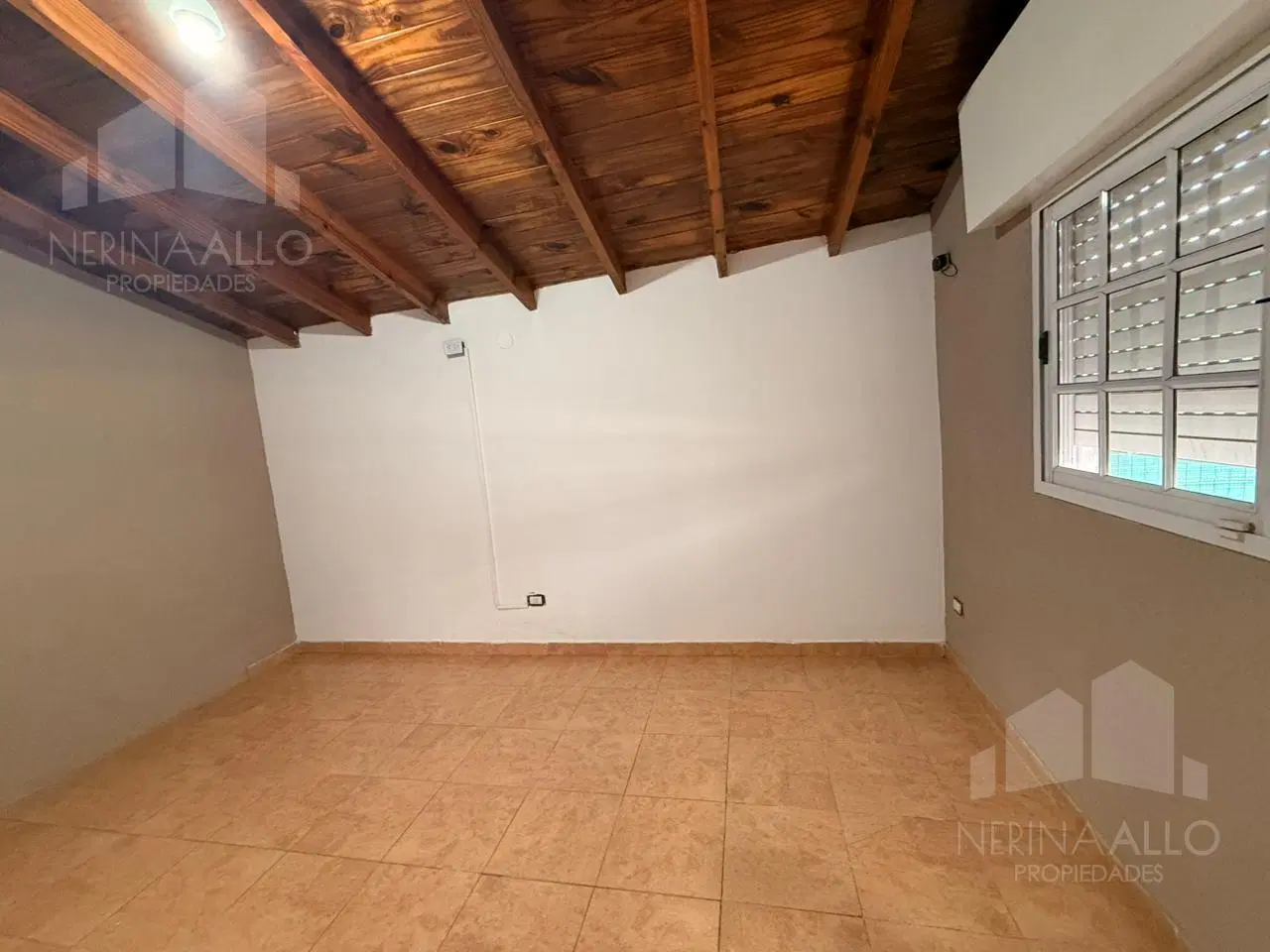 ALQUILER CASA DE 2 AMBIENTES EN CASTELAR NORTE 2