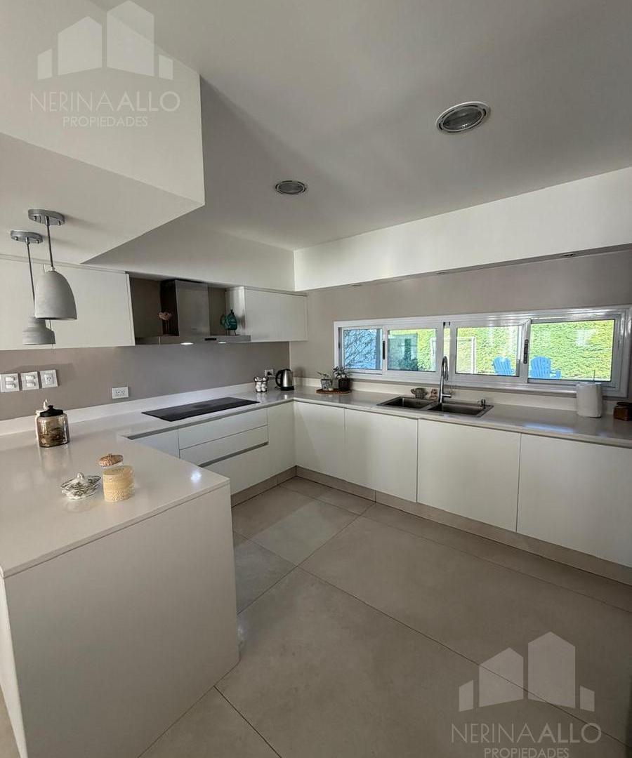 Foto de Venta Casa 4 Ambientes en Barrio Altos Del Sol Parque Leloir Ituzaingo, imagen 4