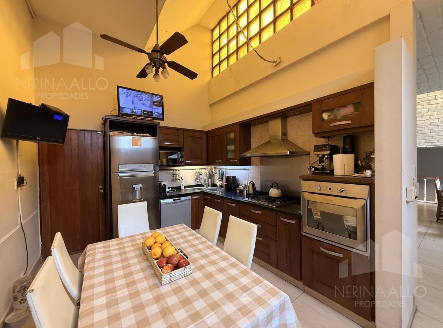 Foto de VENTA IMPORTANTE CASA EN CASTELAR NORTE, imagen 2