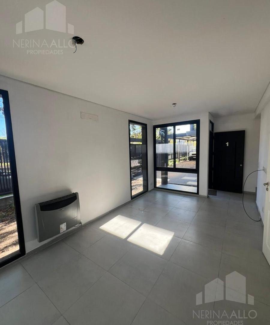 Foto de VENTA ALQUILER DUPLEX 3 AMBIENTES COMPLEJO CERRADO ITUZAINGO APTO, imagen 1