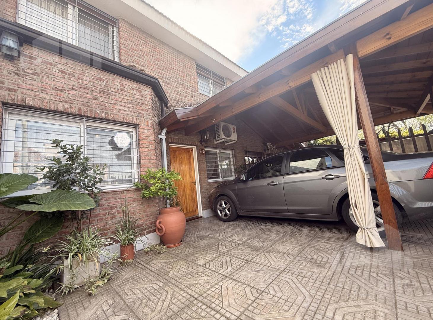 Foto de VENTA CASA EN PH DE 5 AMBIENTES APTO CREDITO EN CASTELAR SUR, imagen 2