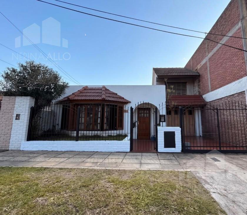 Foto de VENTA CASA 4 AMBIENTES CASTELAR NORTE CON POSIBILIDAD DE FINANCIACIÓN, imagen 3