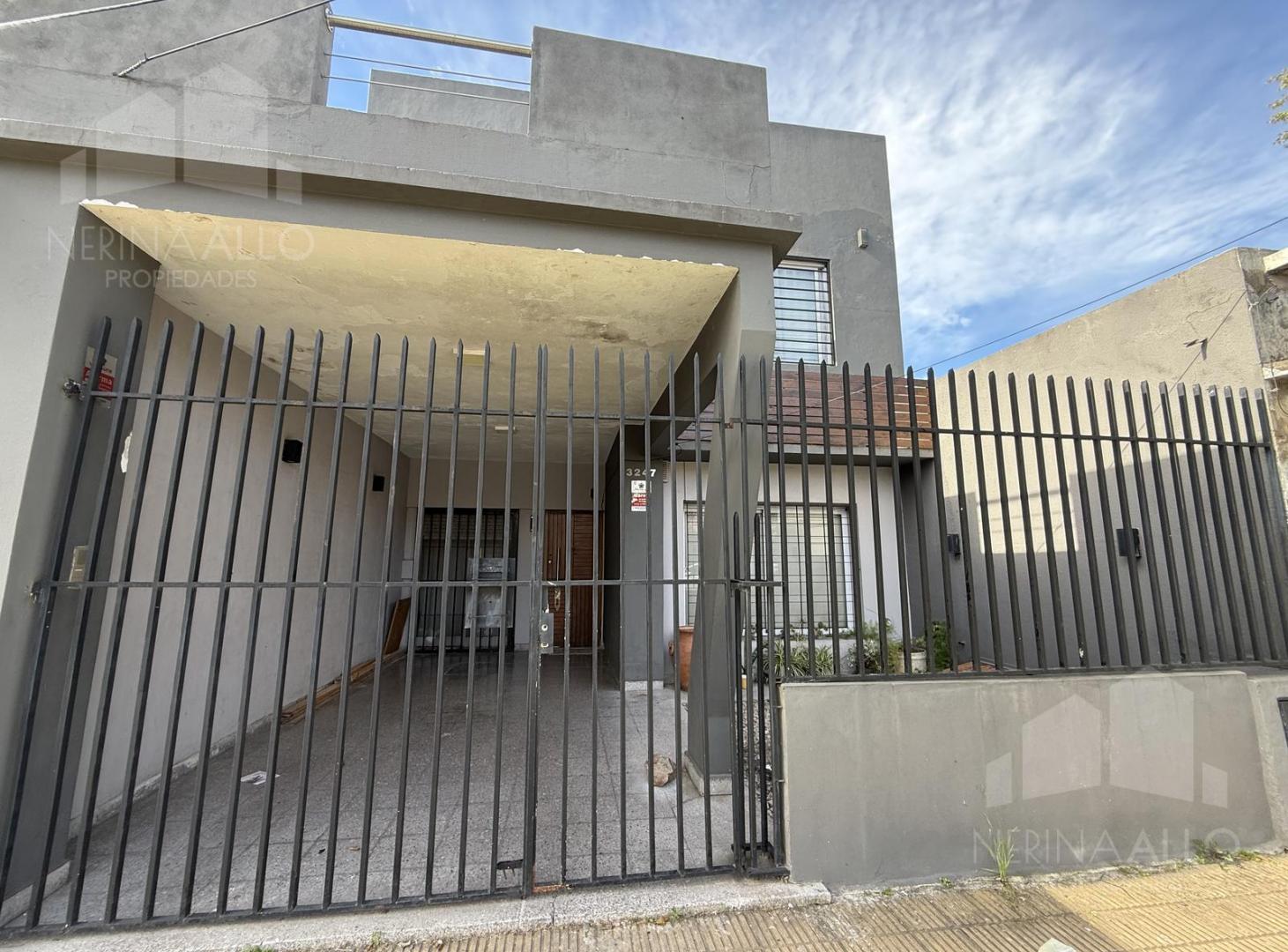 Foto de CASA 7 AMBIENTES EN VENTA CASTELAR NORTE, imagen 1