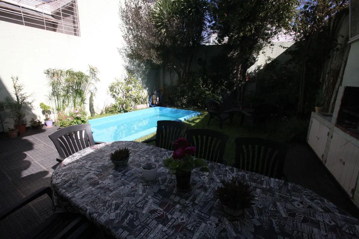 VENDO INTERESANTE TRIPLE FRENTE EN COLEGIALES 3