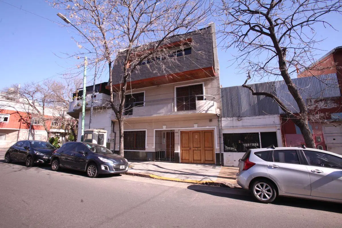 VENDO INTERESANTE TRIPLE FRENTE EN COLEGIALES 5