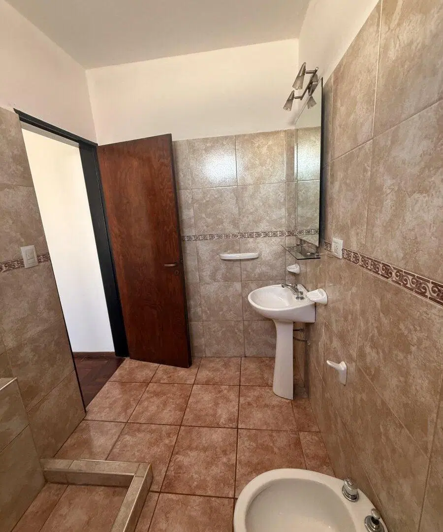 Alquiler Casa a metros Av. Richieri 4