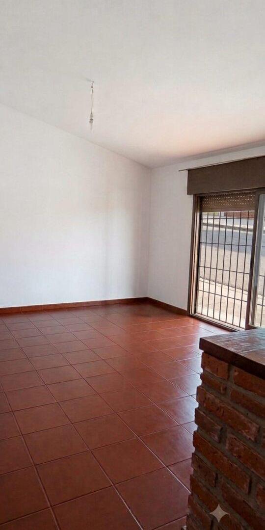 Foto de OPORTUNIDAD!!! CASA EN VENTA B° CASERES a minutos de barrio Guemez., imagen 3