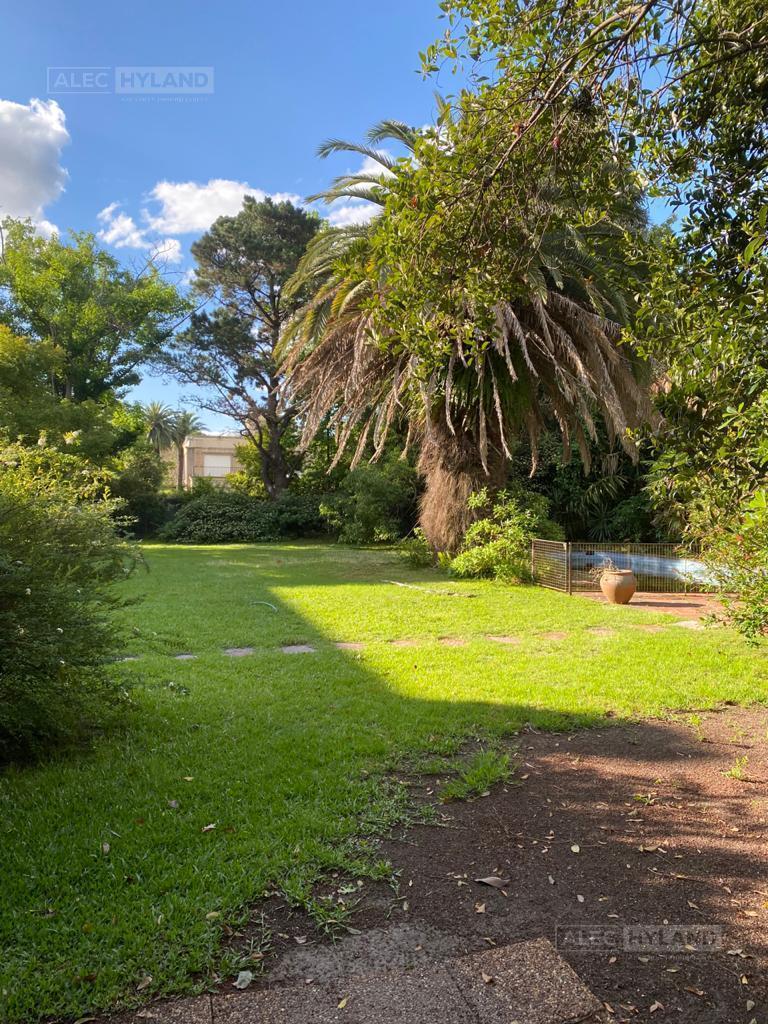 Casa de 3 Plantas en Venta en El Corazón de Lomas Jockey, San Isidro 2
