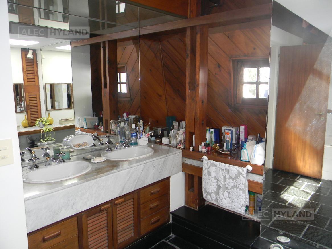 Casa en Venta 9 Ambientes - Las Lomas - Jockey 1