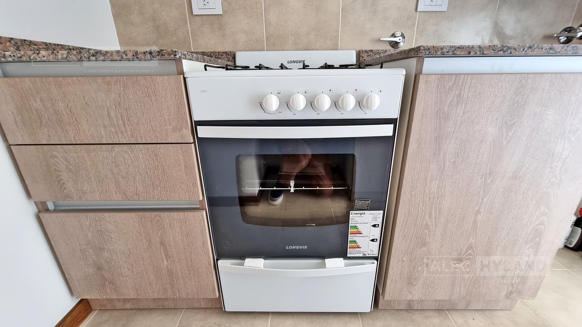 Foto de Departamento 2 Ambientes en Alquiler con balcón con parrilla - La, imagen 2