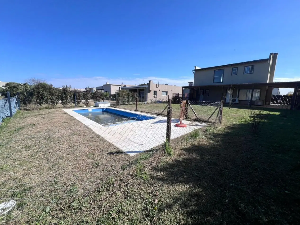 NUEVO INGRESO: ESPECTACULAR CASA EN BARRIO SAN RAMIRO, PILAR DEL ESTE 4