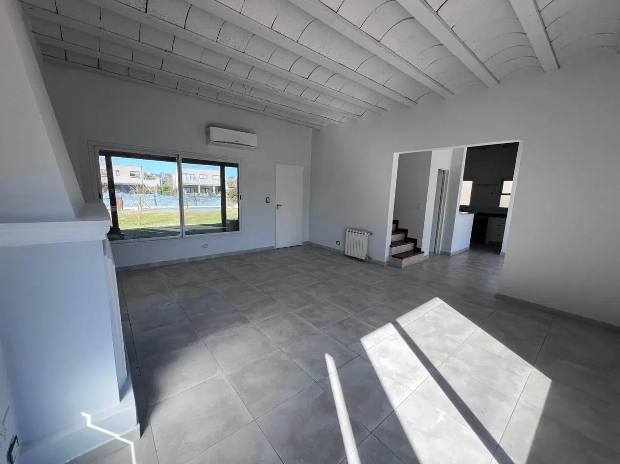 NUEVO INGRESO: ESPECTACULAR CASA EN BARRIO SAN RAMIRO, PILAR DEL ESTE 2