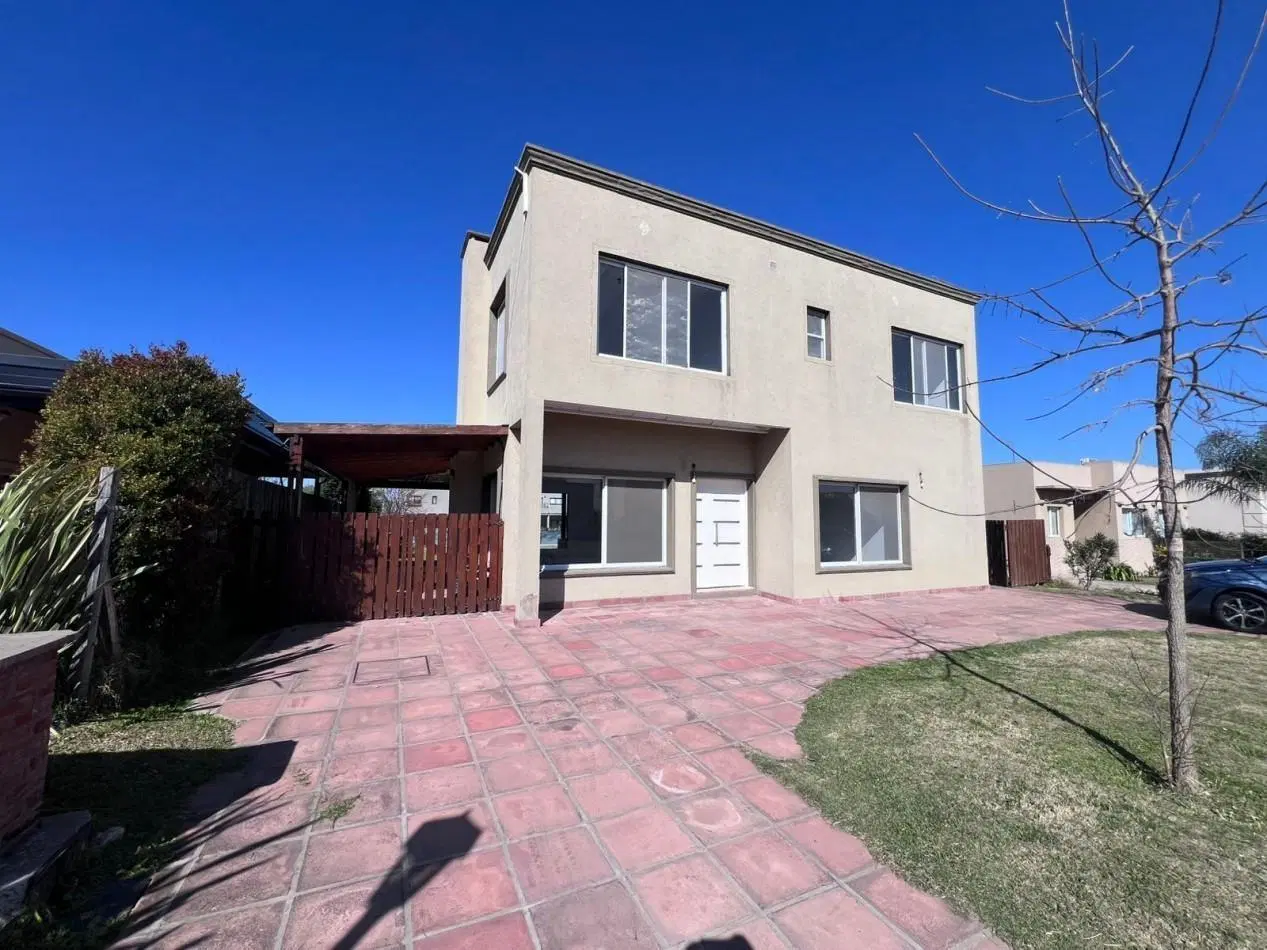 NUEVO INGRESO: ESPECTACULAR CASA EN BARRIO SAN RAMIRO, PILAR DEL ESTE 1