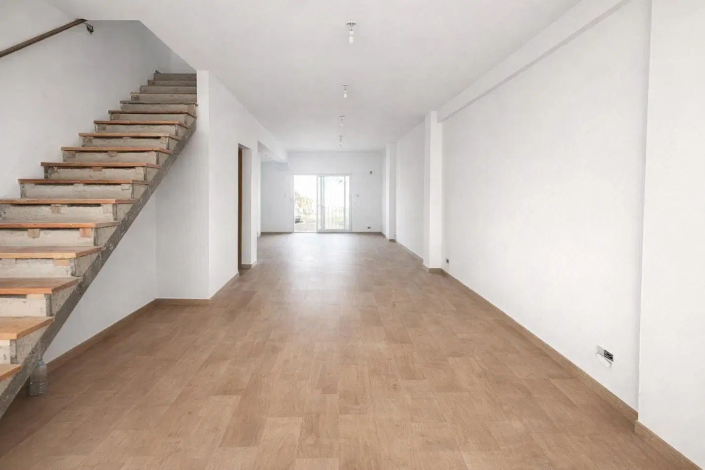 DUPLEX MODERNO CON JARDIN PRIVADO - 130 M² CUBIERTOS + 100 M² DE PARQUE 2