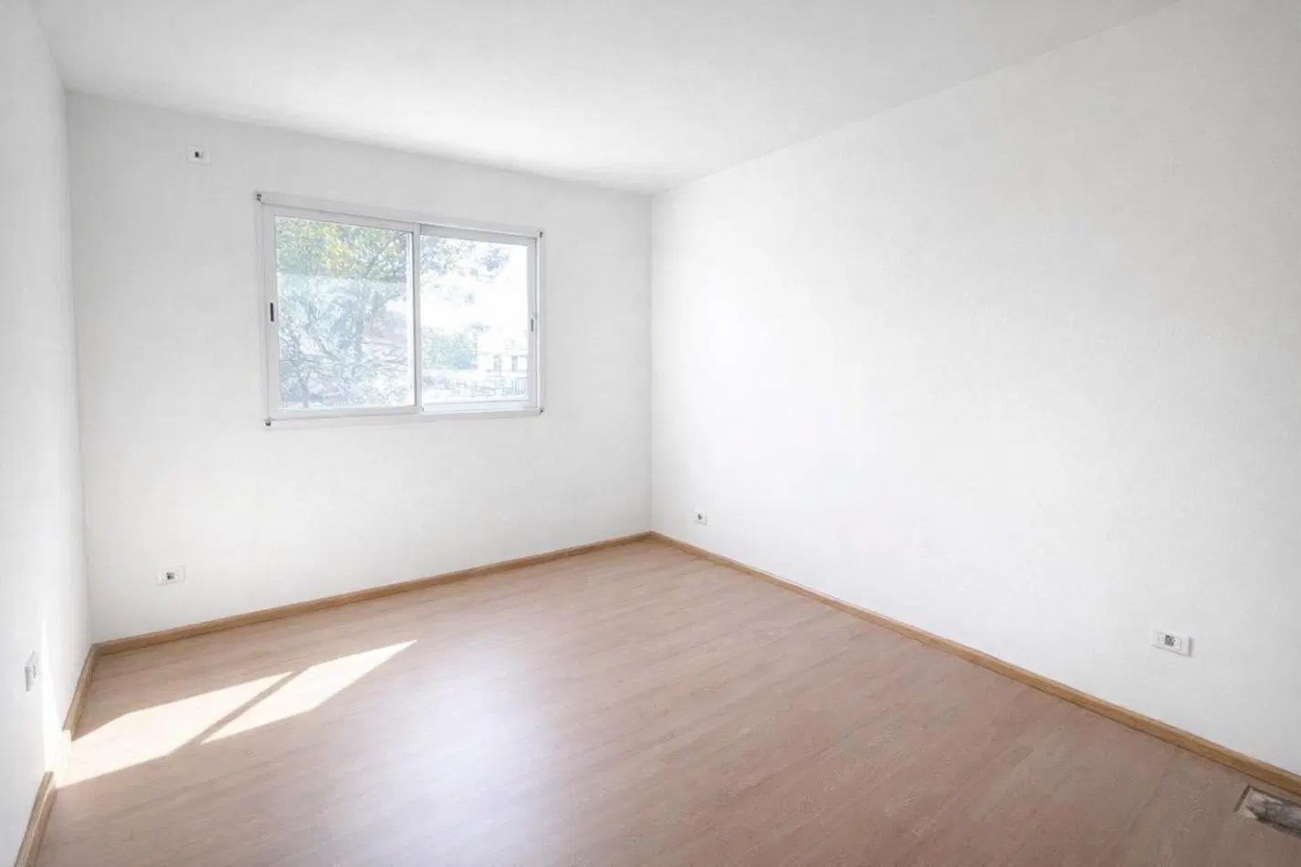 EXCEPCIONAL DUPLEX A ESTRENAR EN FLORIDA OESTE - 230 M² TOTALES 4