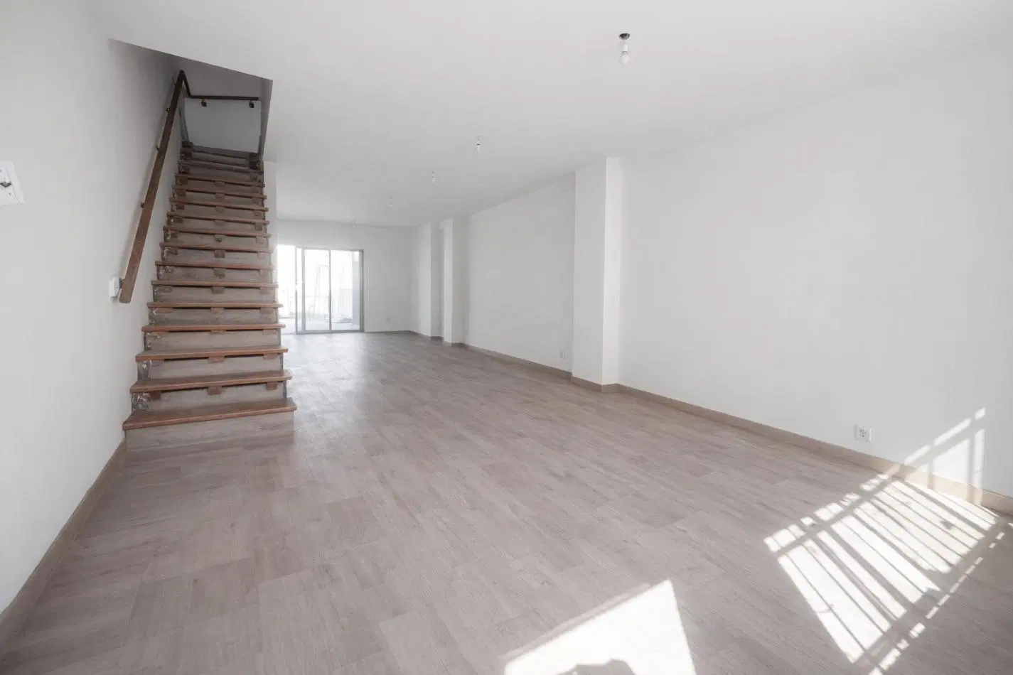 EXCEPCIONAL DUPLEX A ESTRENAR EN FLORIDA OESTE - 230 M² TOTALES 2