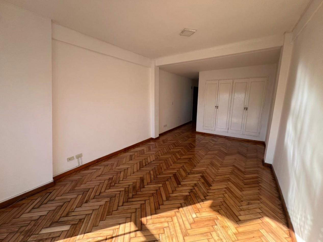 Foto de MONOAMBIENTE CON VISTA ABIERTA SOBRE AV. LIBERTADOR - CERCA DEL RIO, imagen 2