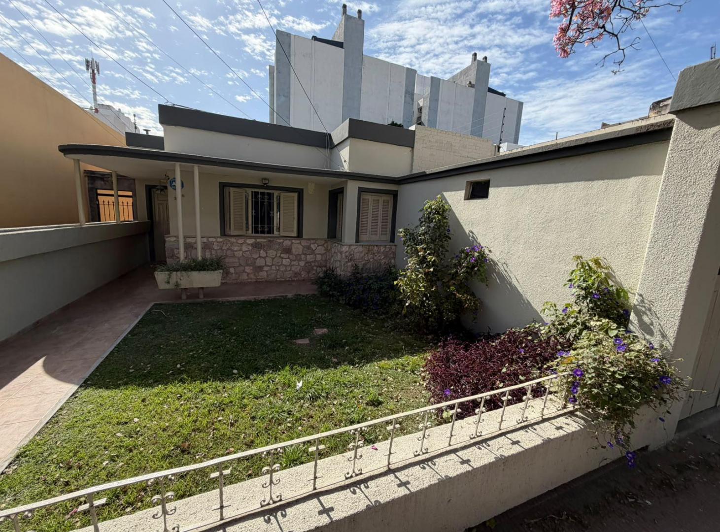 Foto de Casa de dos dormitorios en venta!! General Paz!!, imagen 1
