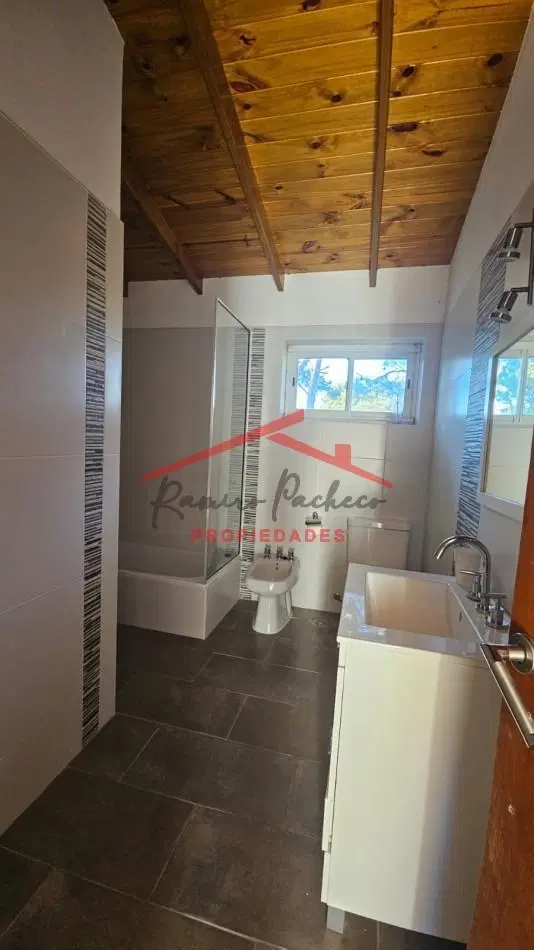 Alquiler casa de 5 ambientes en Pinamar 5