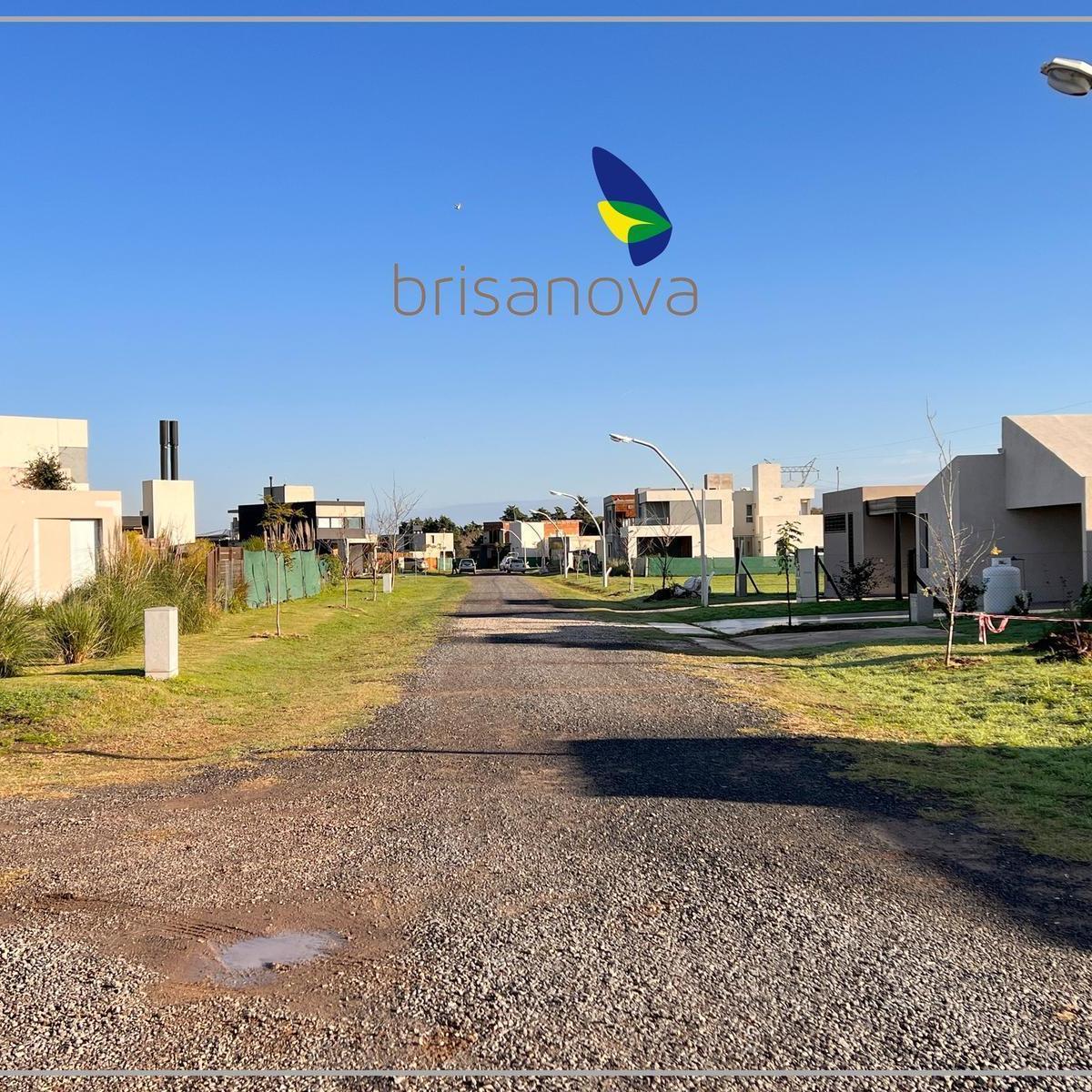 Gran Terreno en Barrio Privado Brisanova - 677 m - Esquina 5