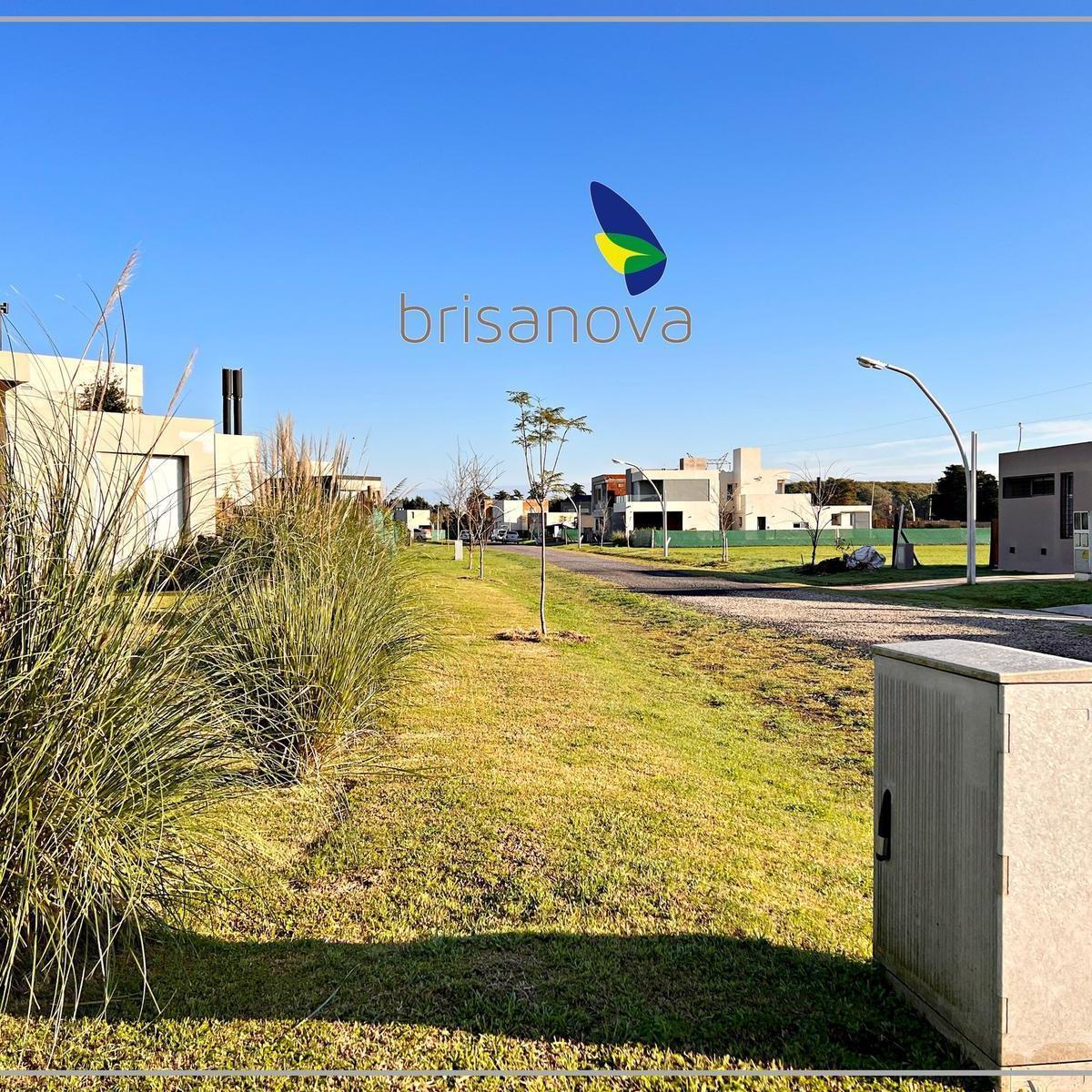 Gran Terreno en Barrio Privado Brisanova - 677 m - Esquina 3