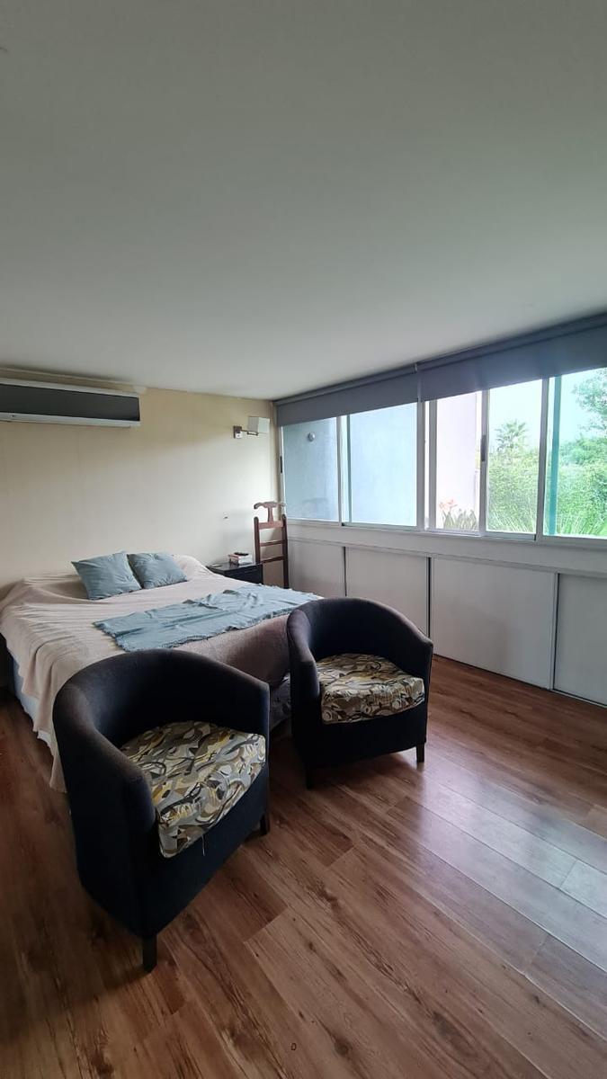 Casa de Categoría en Venta. Cuatro Dorm. y Piscina en El Centro de Ricardone. 2
