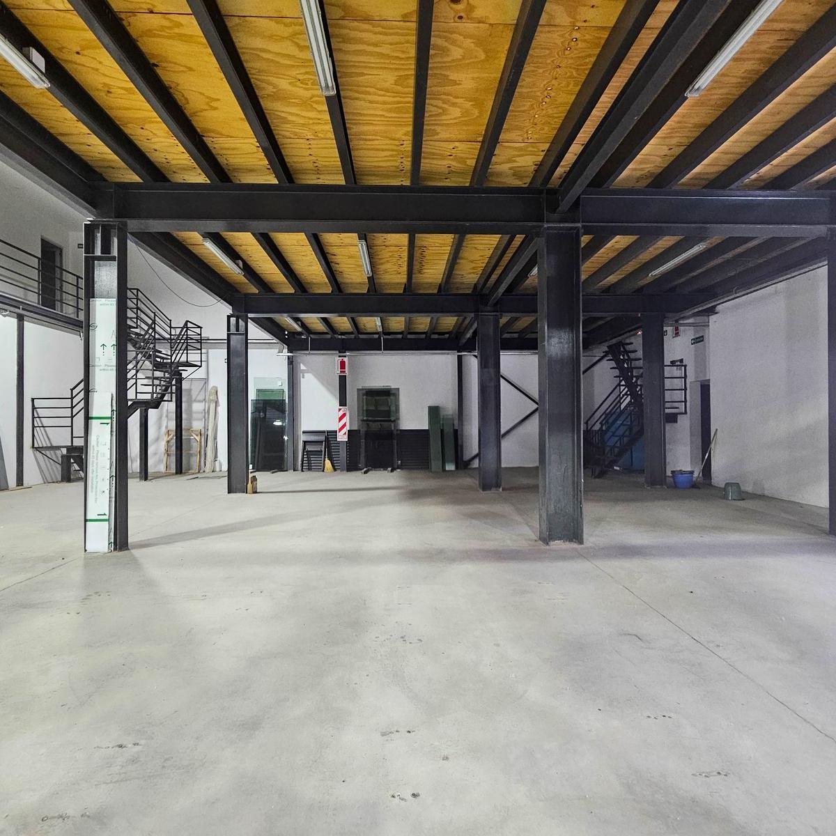 Venta/alquiler - Galpon Ideal Logistica o Deposito - Av Belgrano - Perez 5