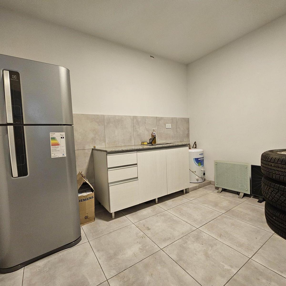 Venta/alquiler - Galpon Ideal Logistica o Deposito - Av Belgrano - Perez 1