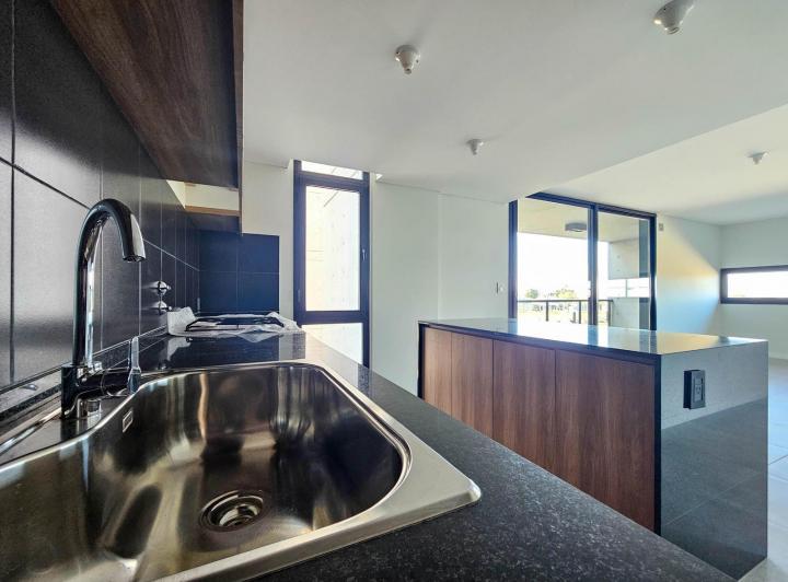 VENTA. Departamento en complejo de categoría. Tres dormitorios. Dos cocheras. Piscina y SUM Rosario 4