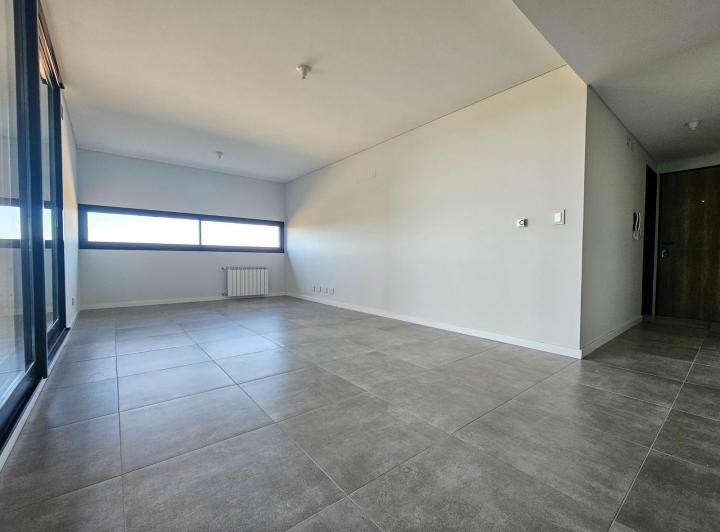 VENTA. Departamento en complejo de categoría. Tres dormitorios. Dos cocheras. Piscina y SUM Rosario 5