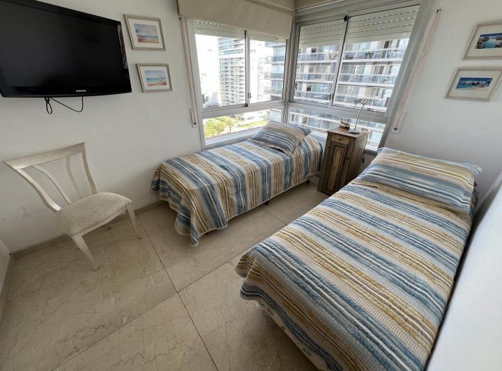 Departamento 2 1/2 dormitorios - Long Beach - Punta del Este 4