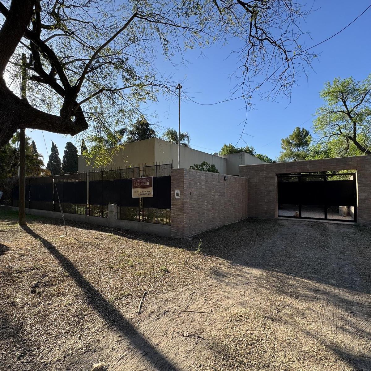Venta Casa Quinta en Jorge Newbery Sauce Viejo 1