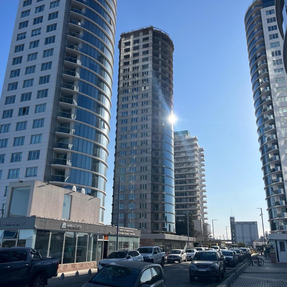 Venta Departamento Santa Fe - Semipiso 4 Dorm. en El Puerto - Amarras Center Torre 3 5