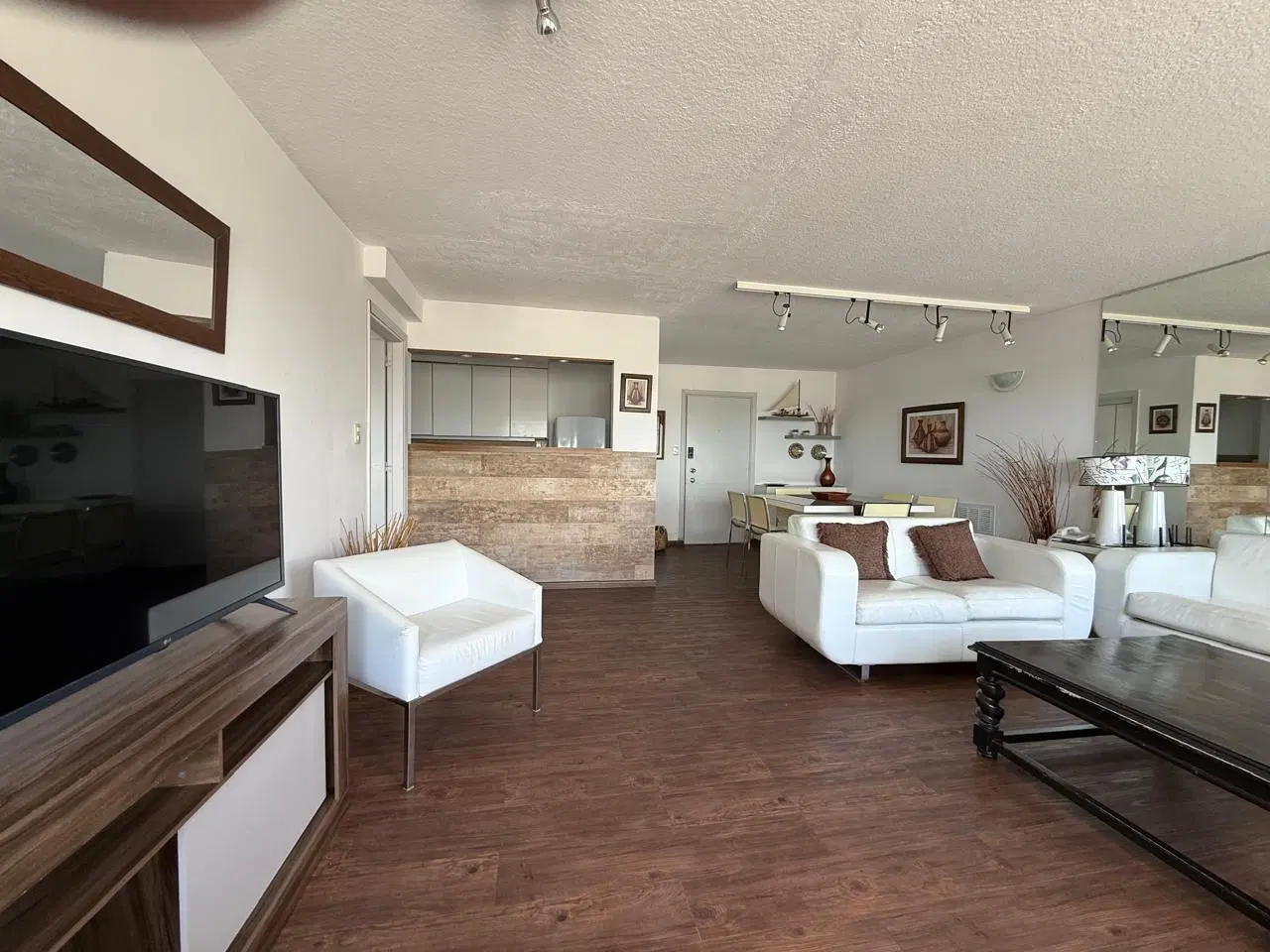 Alquiler – Departamento Torre de las Américas piso 1802. 2 dormitorios, 2 baños, 100 m², amoblado, v 8