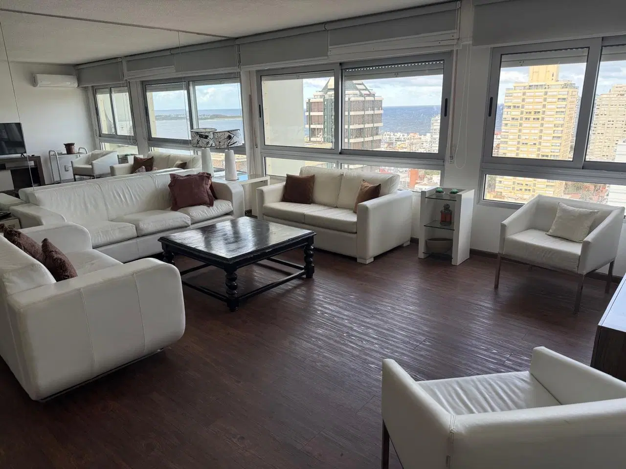 Alquiler – Departamento Torre de las Américas piso 1802. 2 dormitorios, 2 baños, 100 m², amoblado, v 5